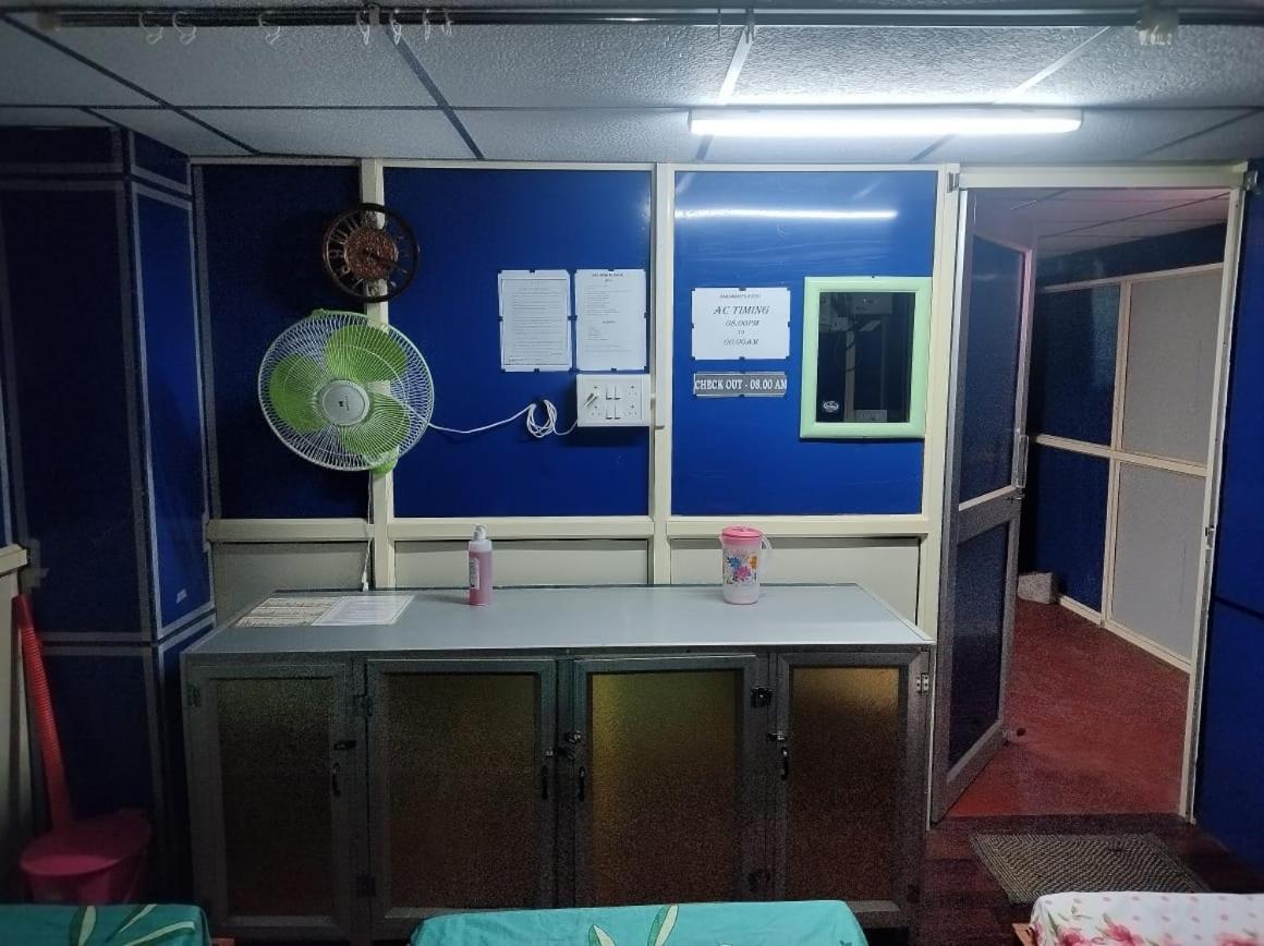 Rajeswari Ac Dormitory For Indian Males Only Port Blair Buitenkant foto