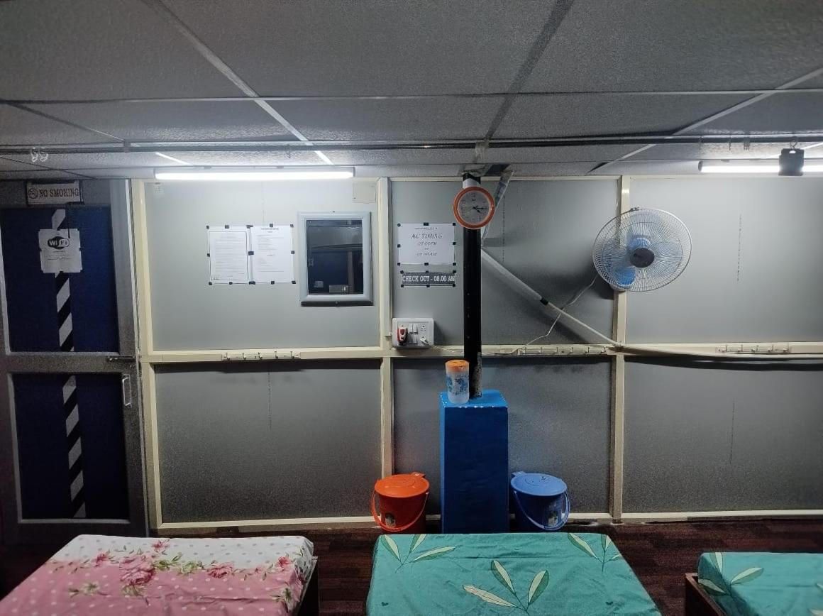 Rajeswari Ac Dormitory For Indian Males Only Port Blair Buitenkant foto